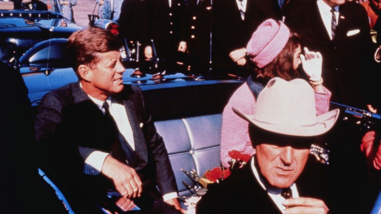 Une plainte déposée contre Biden et les Archives nationales pour les enregistrements relatifs à l'assassinat de JFK