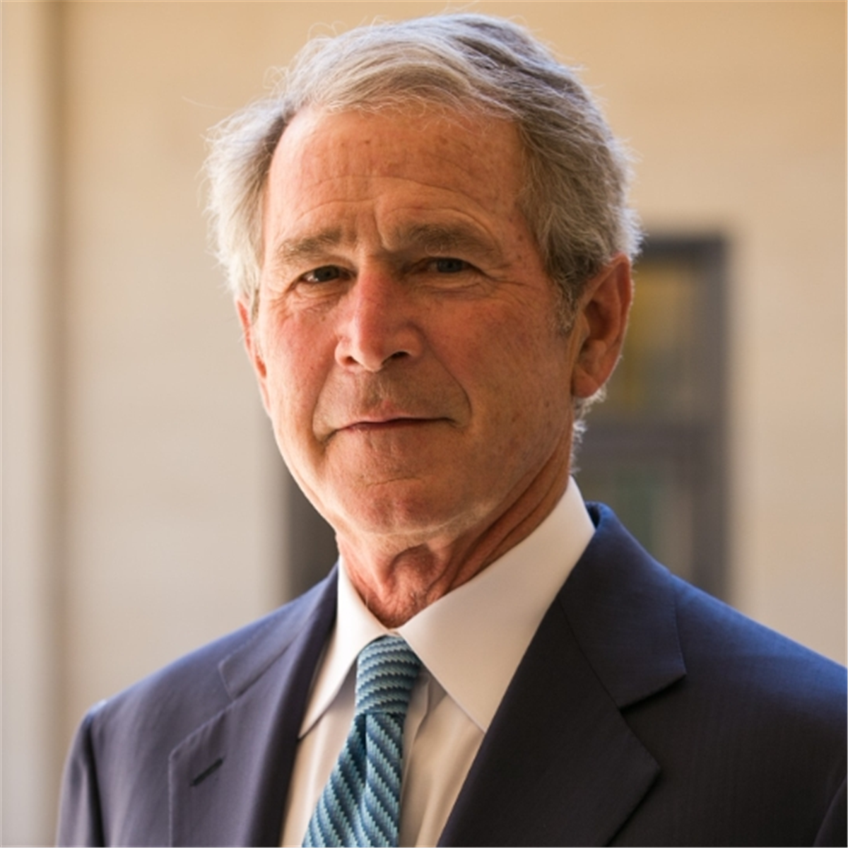 George W. Bush a mené le pays à une époque où les défis et les changements étaient nombreux.