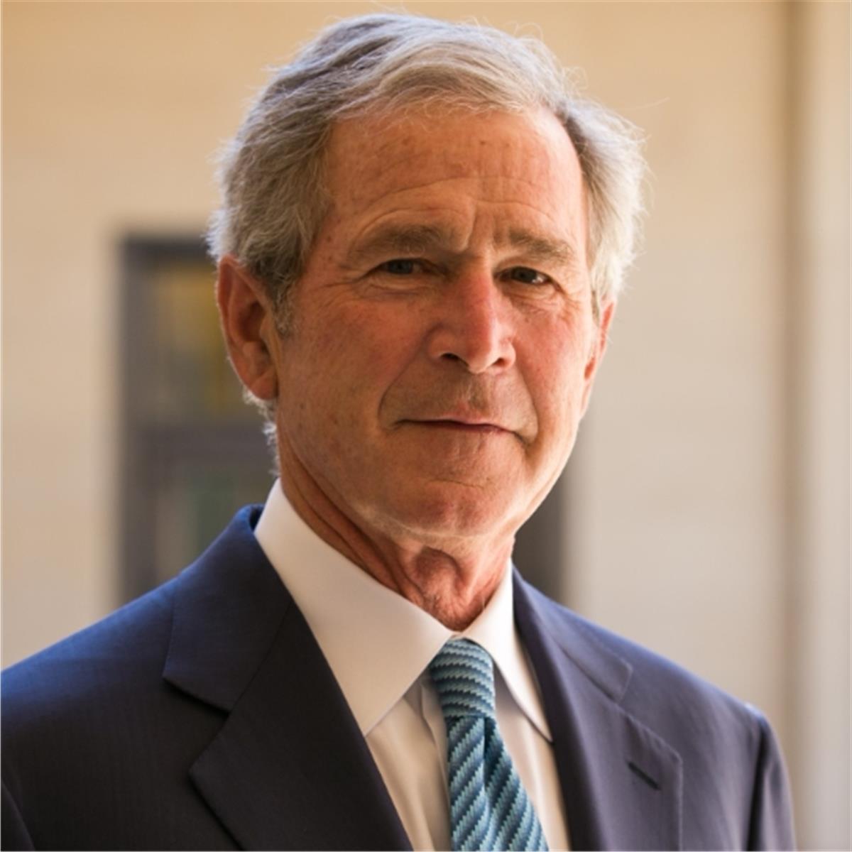 George W. Bush a mené le pays à une époque où les défis et les changements étaient nombreux.