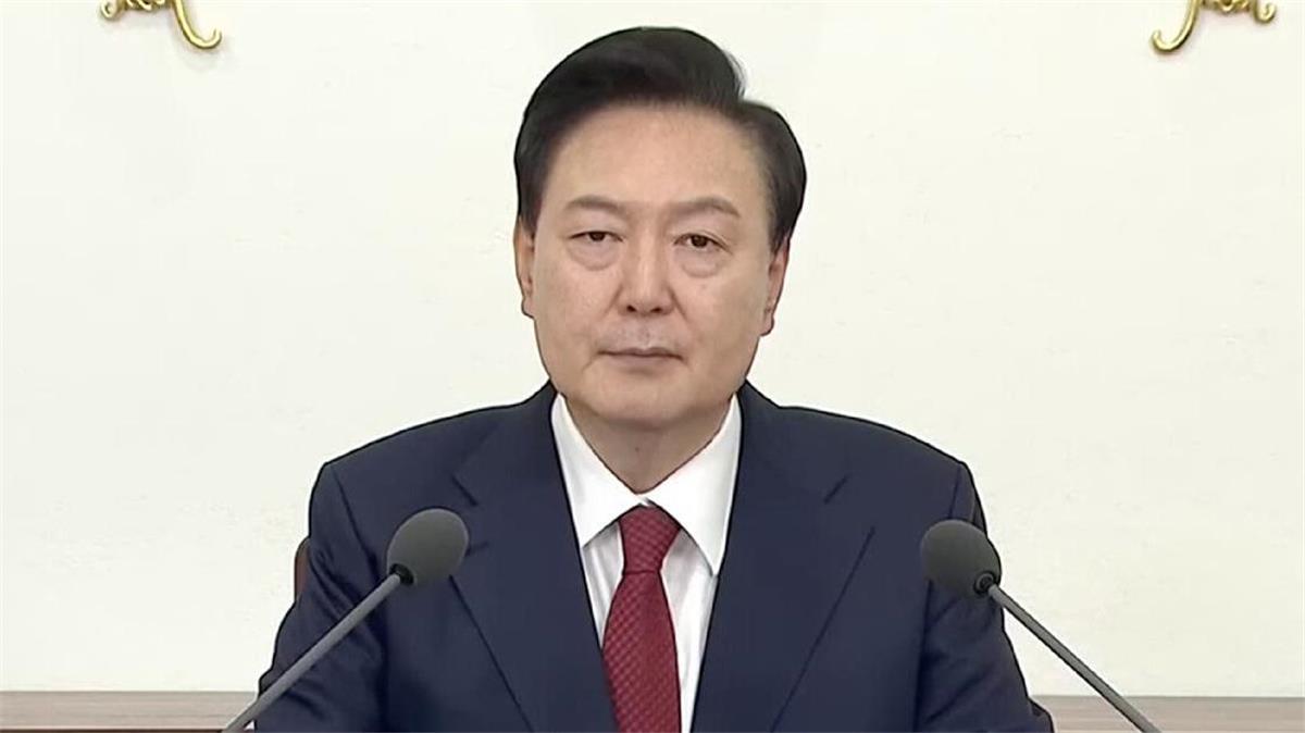 Yoon Seok-yeol échappe à son premier mandat d'arrêt : malgré l'ordre d'arrestation, l'Office du procureur général sud-coréen réticent à pénétrer dans la résidence présidentielle.