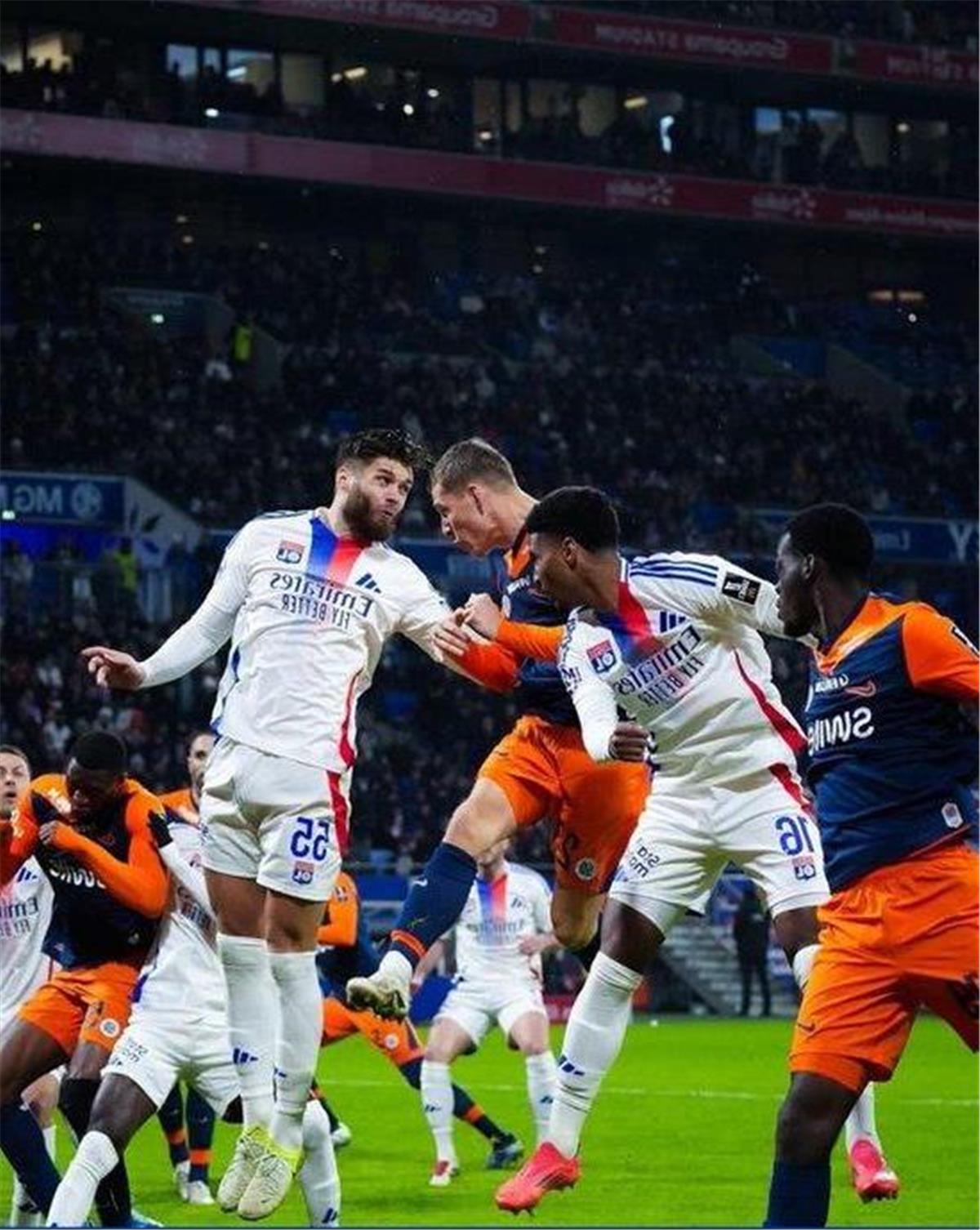 Olympique Lyonnais 1-0 Montpellier HSC, but en propre de Faiyaz, occasion manquée, le but de Ferri est refusé, frappé le cadre