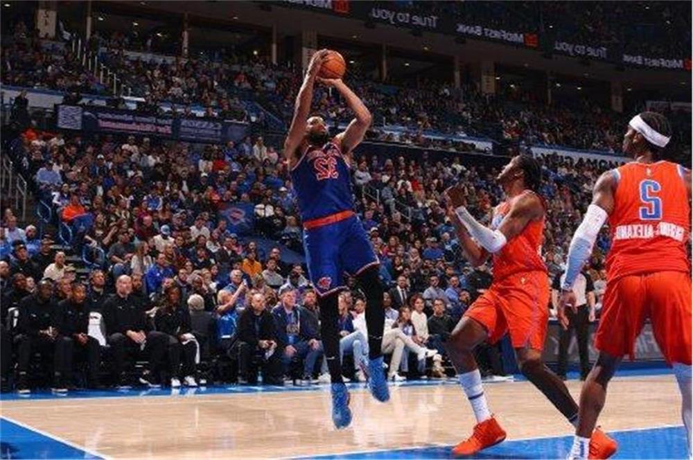 Thunder s'adjuge une série de 14 victoires consécutives ! Alexander marque 33 points et prend 7 rebonds, Aaron-Wiggins inscrit 15 points en quatrième quart-temps, et la série de 9 victoires des Knicks prend fin